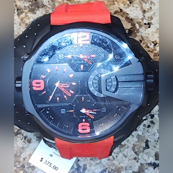 Diesel Uber Chief 2005 Three-Hand Red Silicone Watch - Picture 2 of 11